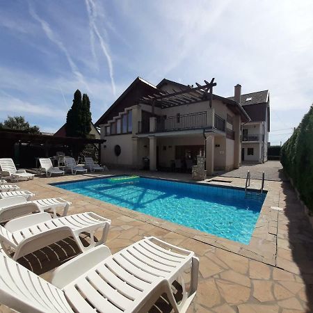 Família Apartmanház Keszthely Esterno foto