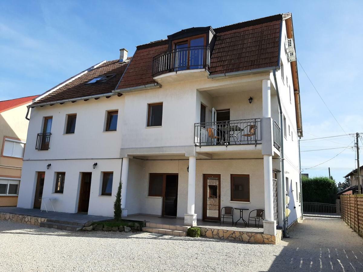 Família Apartmanház Keszthely Esterno foto