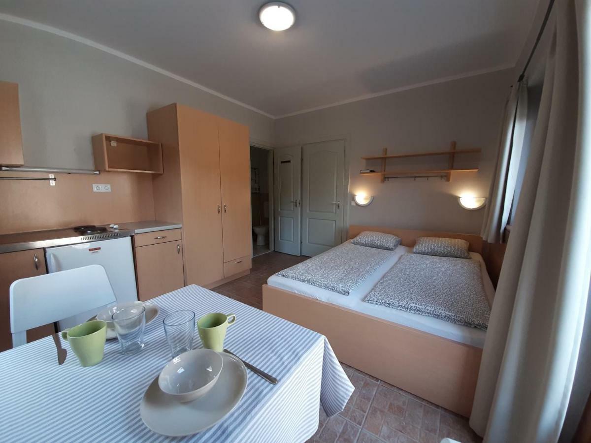 Família Apartmanház Keszthely Esterno foto