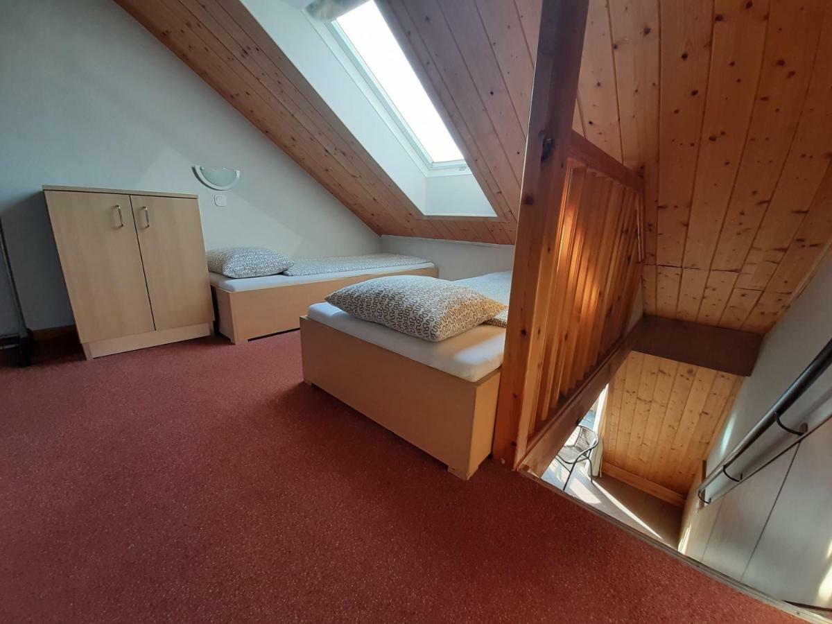 Família Apartmanház Keszthely Esterno foto
