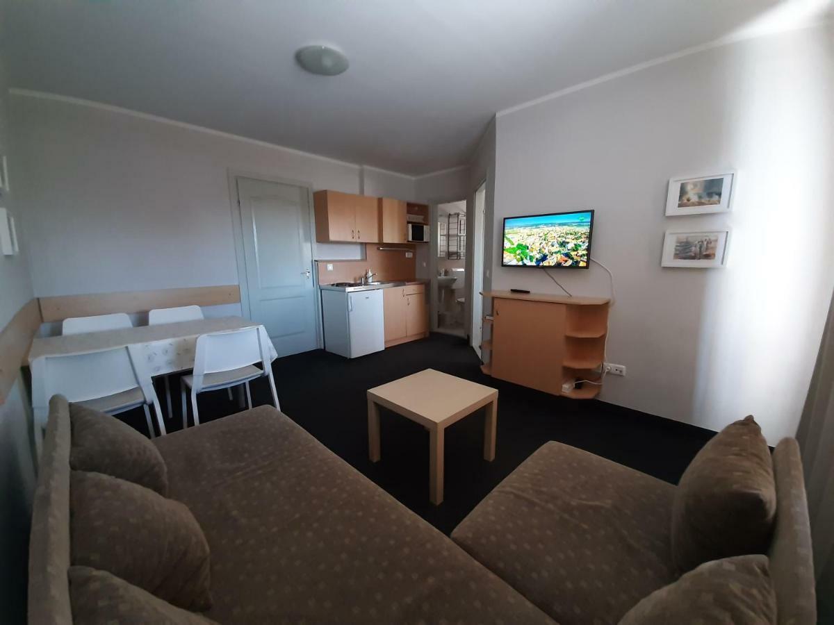 Família Apartmanház Keszthely Esterno foto