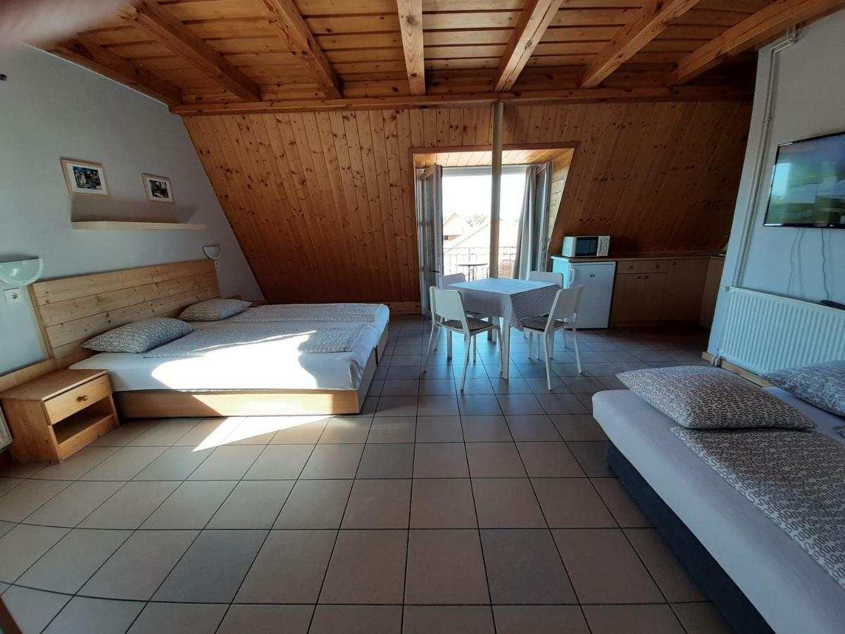 Família Apartmanház Keszthely Esterno foto