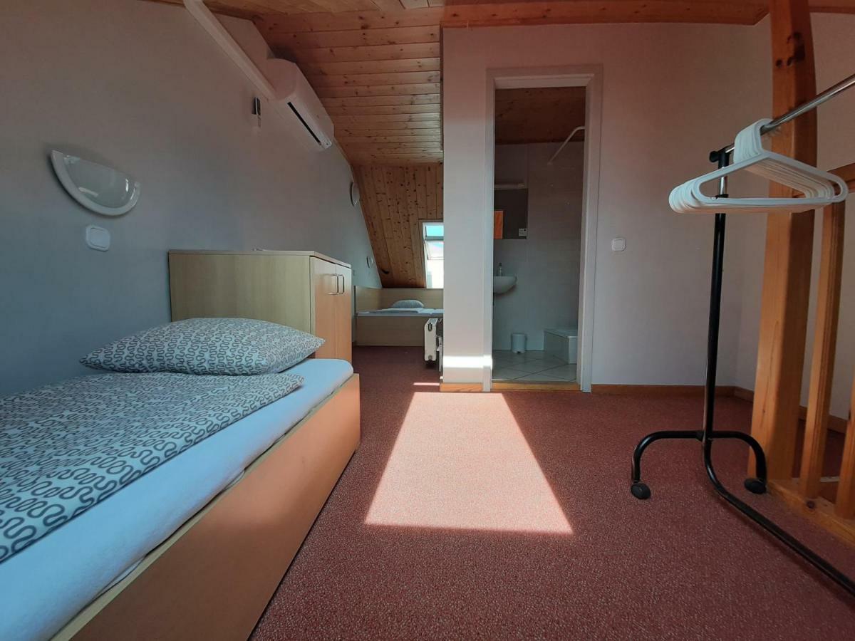 Família Apartmanház Keszthely Esterno foto